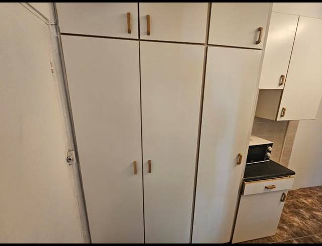 1 BEDROOM PROPERTY TO RENT IN RONDEBOSCH